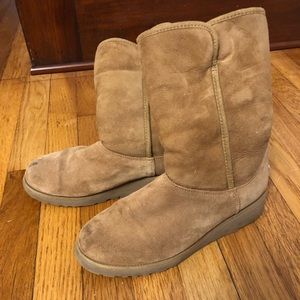 UGG Amie size 7